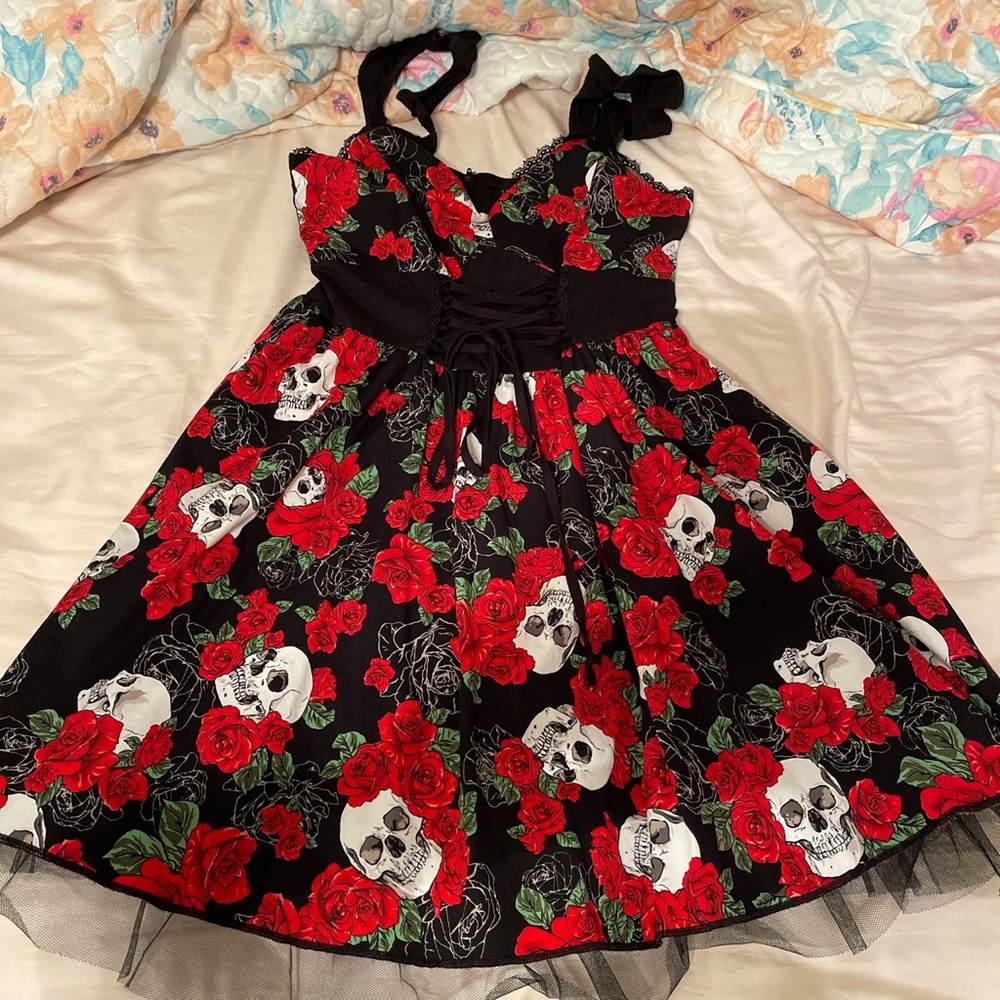 HOT TOPIC ROSES AND SKULLS DRESS